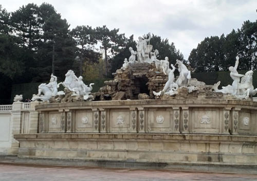 Fontana i spomenik